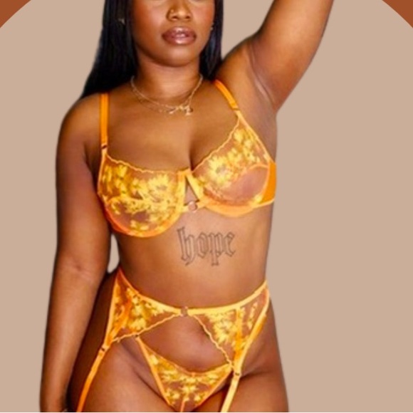 Pink Lace Heart-Patterned Bra - Picture 2 of 2